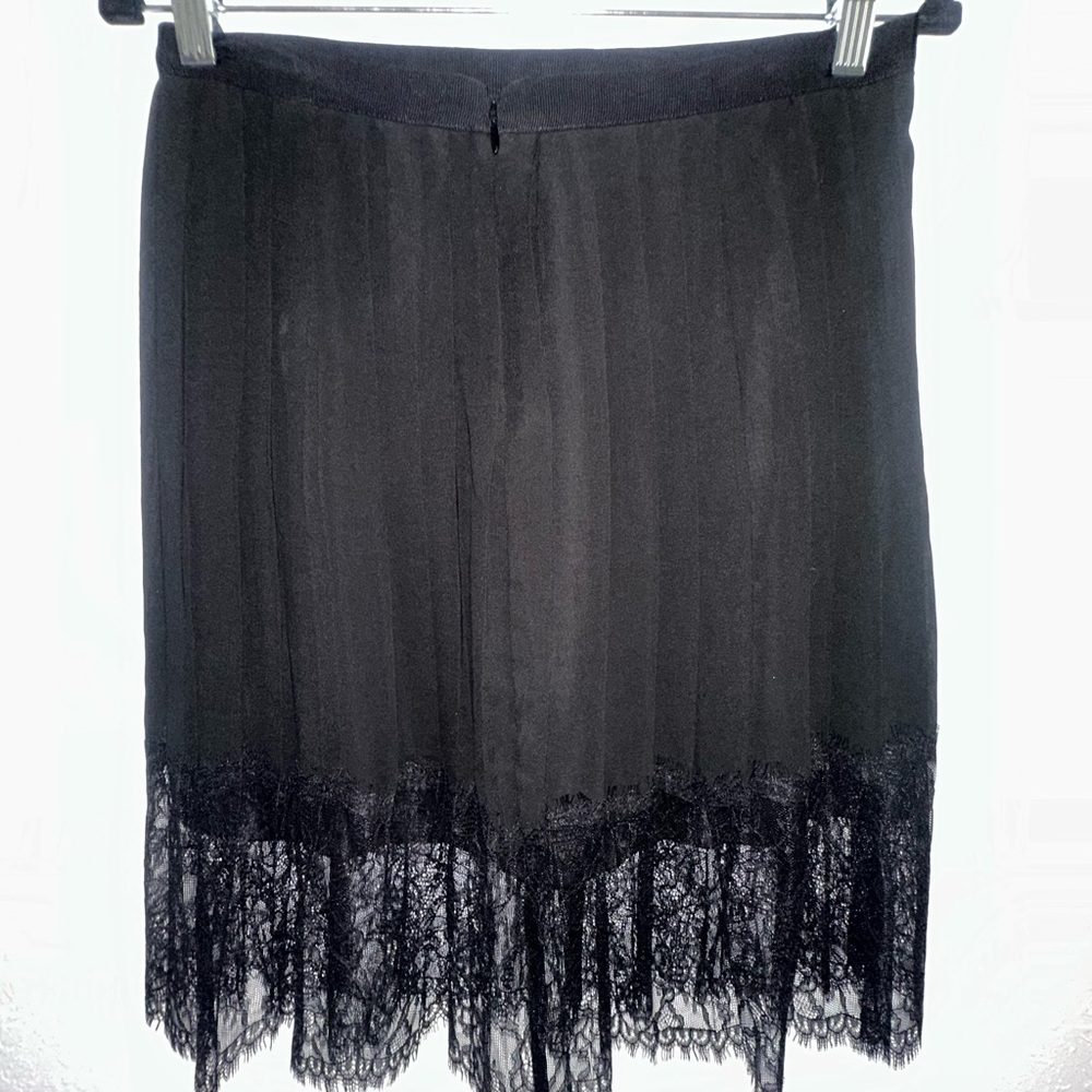 NWOT Victoria's Secret Pleated Lace Black Skirt size 4 - Picture 4 of 5